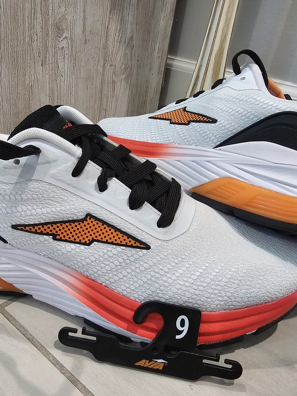Avia Mens White Black and Orange Athletic Shoes Size 9 New